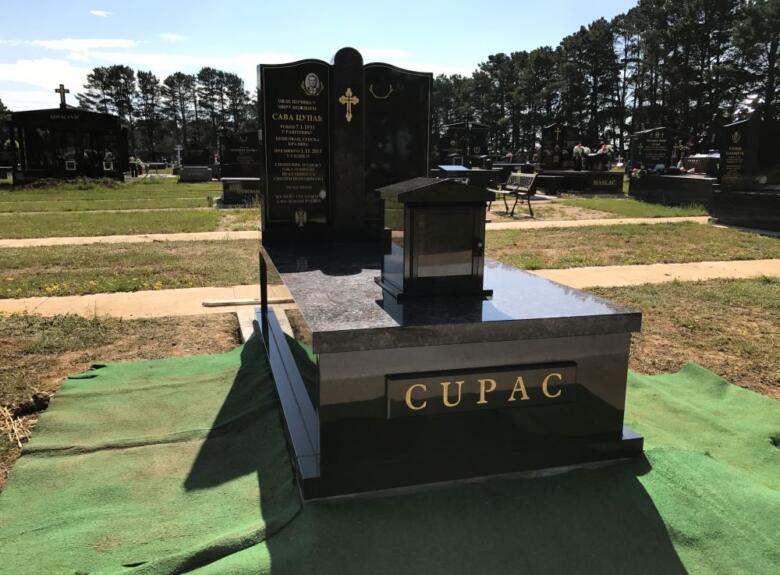 Cupac, Elaine Cemetery