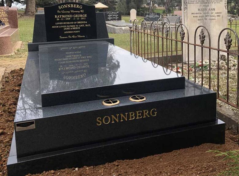Bonnie Doon monument headstone