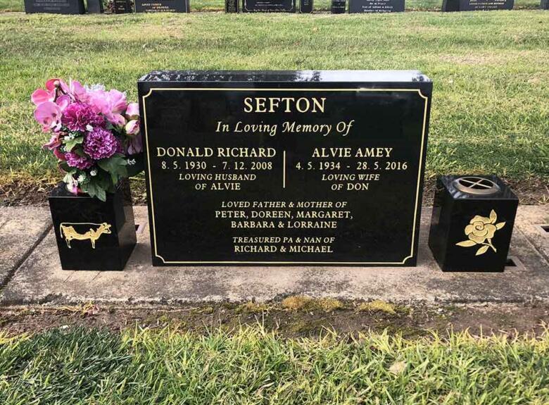 Monumental grave, Colac